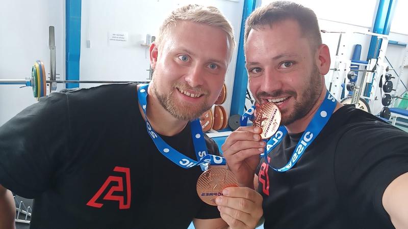 Tomáš a Jirka s medajlemi