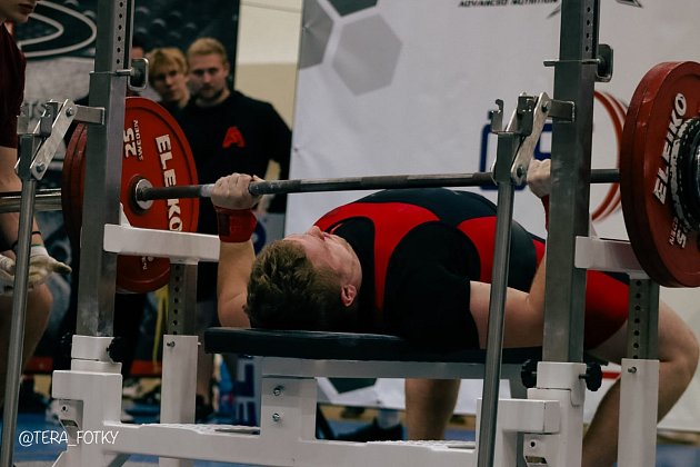 Martin na benčpresu